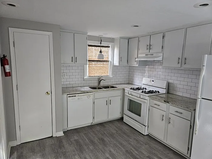 Building Photo - 693 Myrtle St NE #2