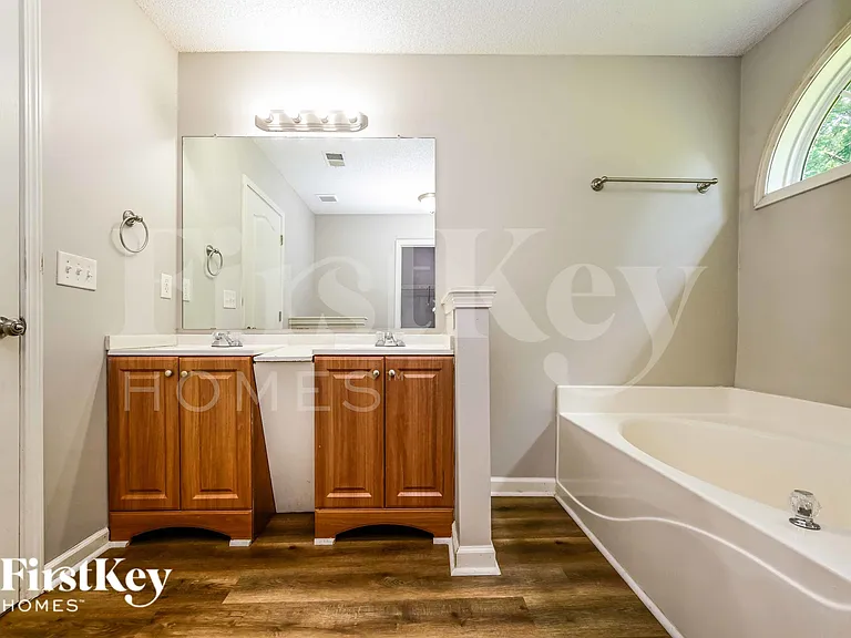 3349 Meadovista Dr — Photo 12
