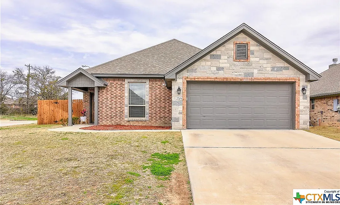 3 bed, 1930 sqft, $1,999 — Photo 1