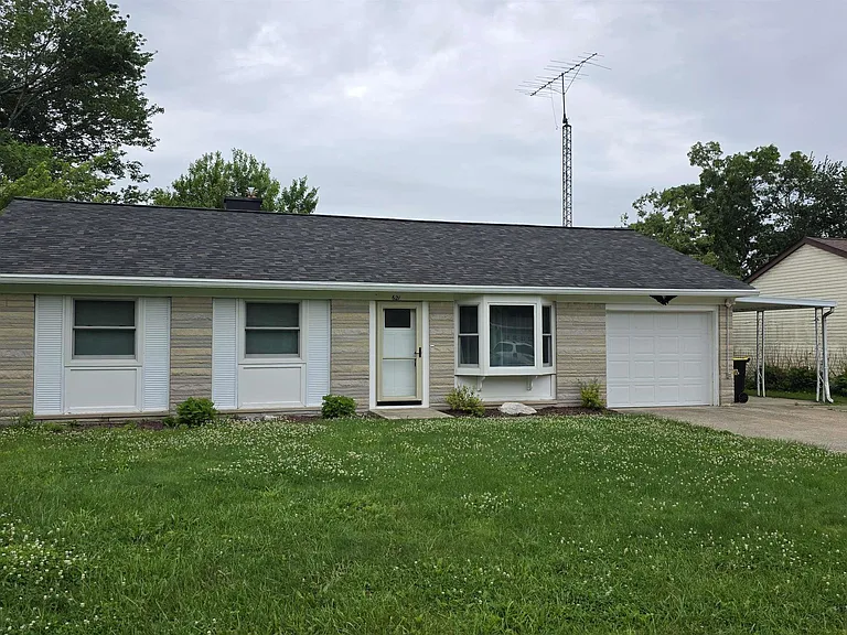 621 S Village Dr — Photo 1