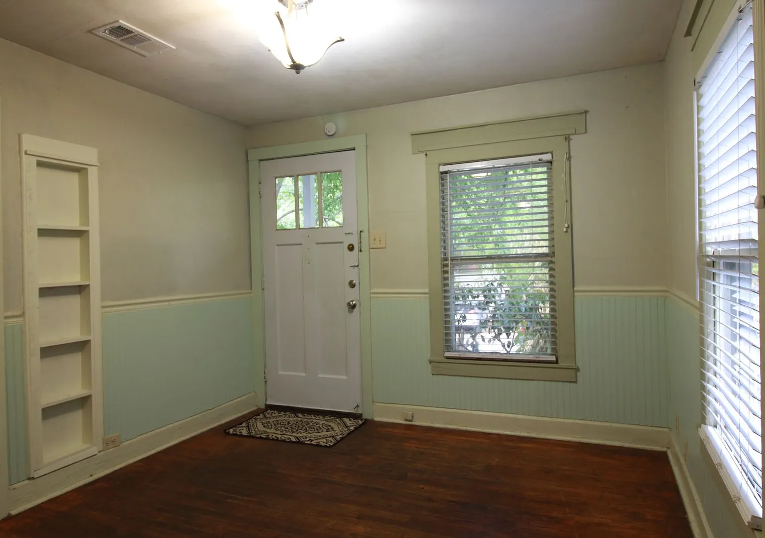Charming North Campus Bungalow — Photo 4