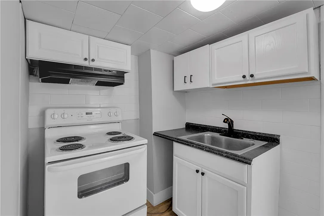 149 W Ridge St — Photo 2