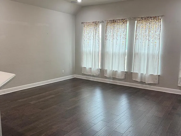 2637 Enza Dr — Photo 3