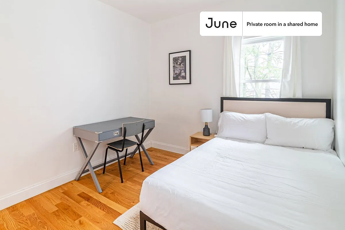 Full bedroom in 6 bed/2 bath home in Somerville #1379 C — Photo 2