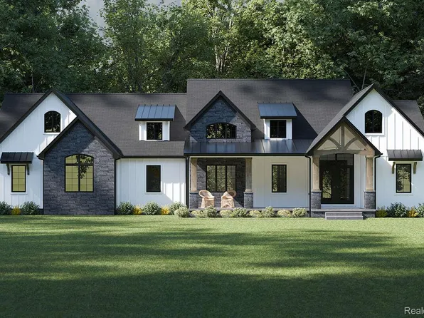3855 Conifer Ct, Fort Gratiot, MI 48059