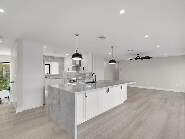 294 Saint Thomas Ave — Photo 14