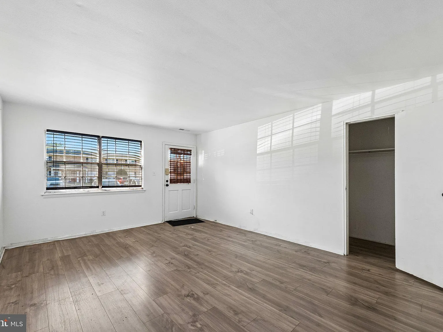 1 bed, 1.0 bath, 810 sqft, $1,950 — Photo 4