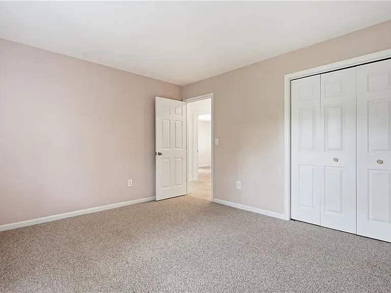 2 Lafayette Dr — Photo 24