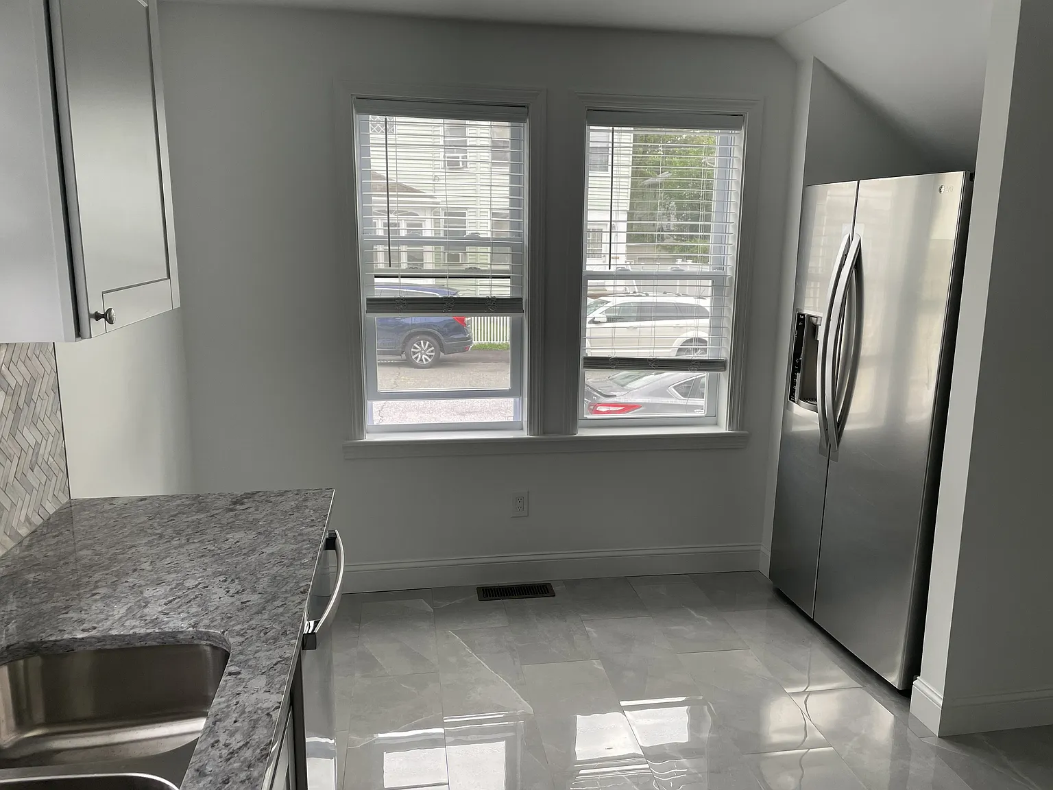 3 bed, 1250 sqft, $3,500 — Photo 3