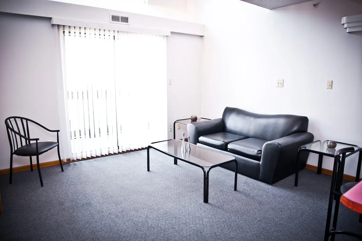 808 S Oak St - 101 — Photo 2