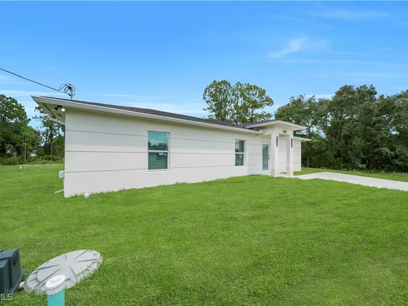 820 Hibiscus Ave, Lehigh Acres, FL 33972