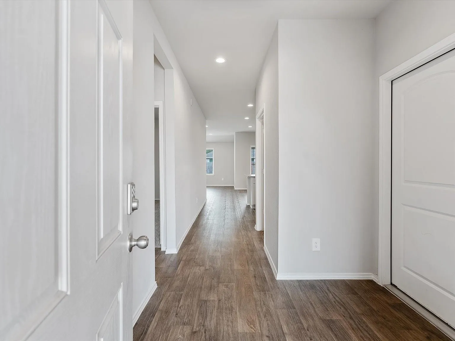 3 bed, 2.0 bath, 1559 sqft, $2,000 — Photo 4