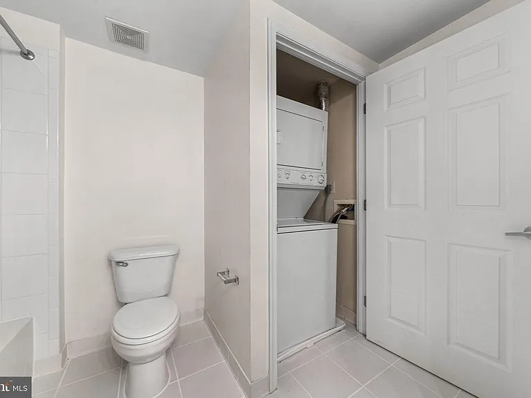 2726 Gallows Rd #619 — Photo 18