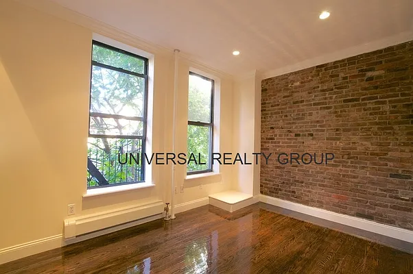 Rented by Universal Realty Group | media 16