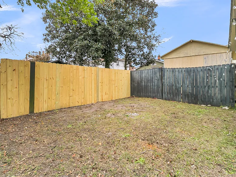 1195 King St — Photo 39