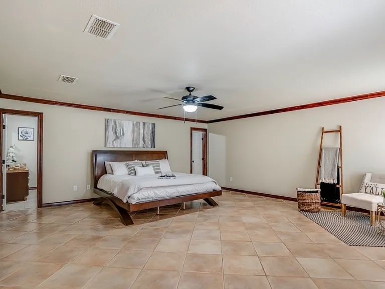 310 Salem Dr #1 — Photo 3