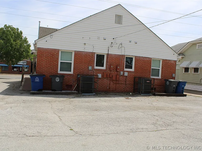 1428 S Harvard Ave — Photo 16