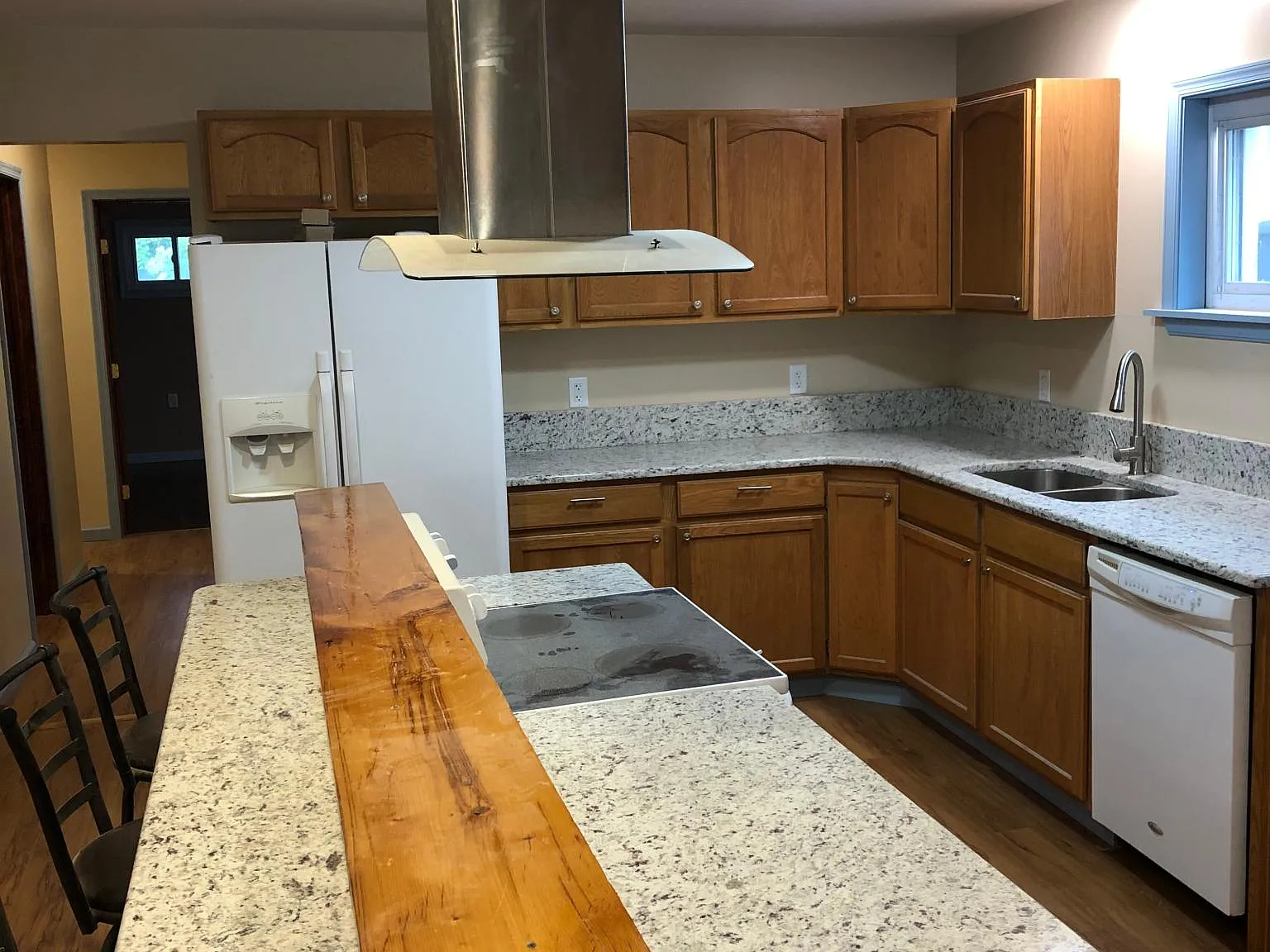 2 bed, 1200 sqft, $1,800 — Photo 3