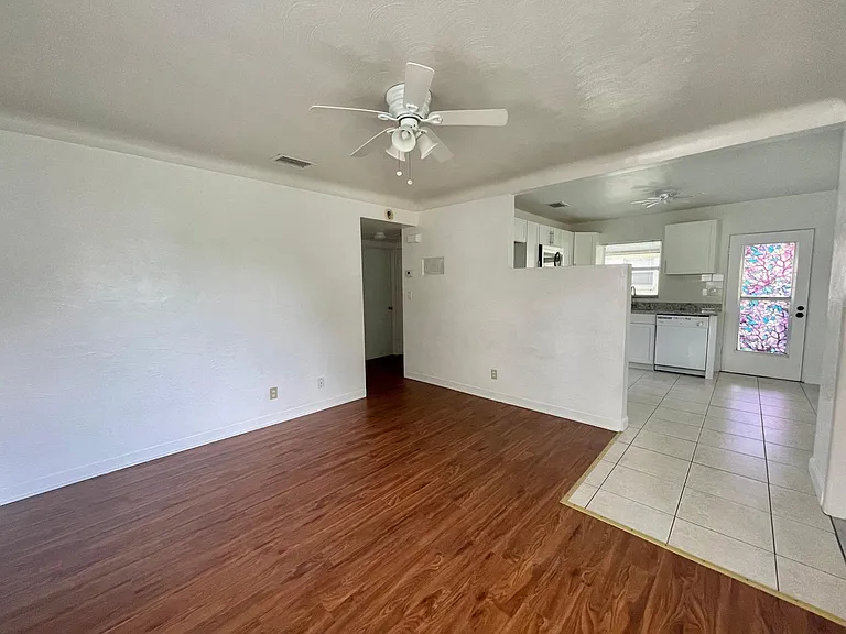 5939 Magnolia St N — Photo 6