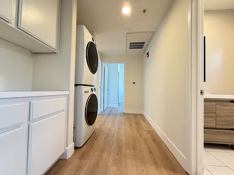 300 E Providencia Ave — Photo 4