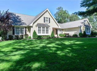 502 Long Beach Rd, Saint James, NY 11780