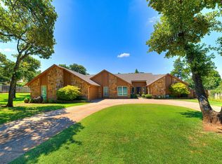2012 E Mistletoe Ln, Edmond, OK 73034