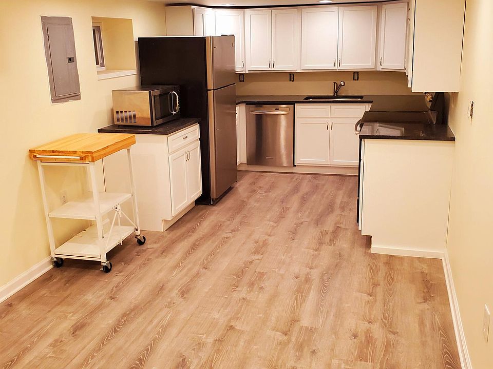 Open floor plan: Living room and kitchen