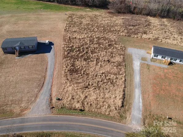 497 Eagle Mills Rd #4, Hamptonville, NC 27020