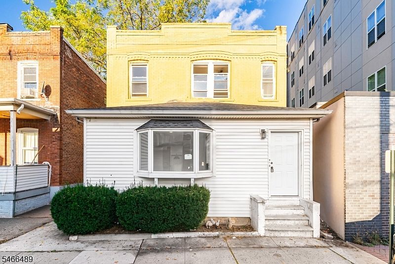 1st image of 2 Drake St