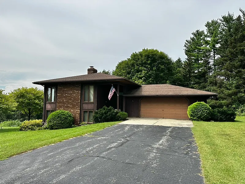 3 bed, 1.5 bath, $2,249 — Photo 2