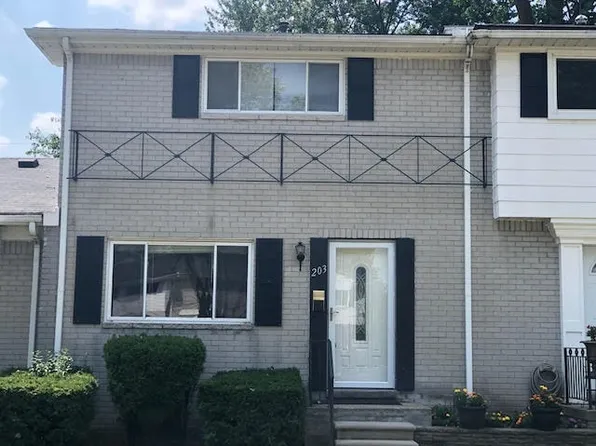 203 N Christine Cir, Mount Clemens, MI 48043