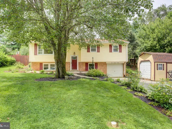 140 Echo Dr, Chambersburg, PA 17202