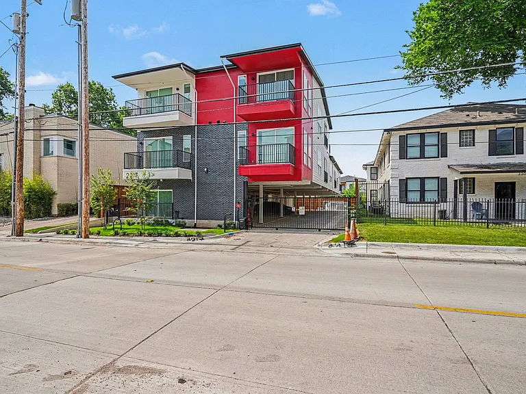 2217 N Fitzhugh Ave #303 — Photo 33