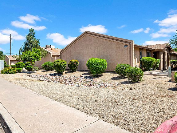 4th image of 3027 E GRANDVIEW Road #1