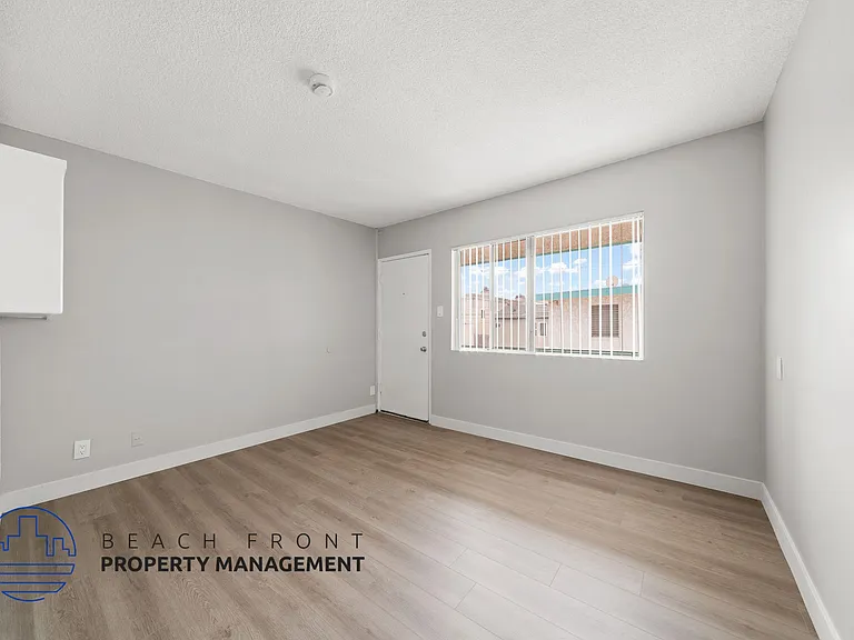 12318 Birch Ave. — Photo 6