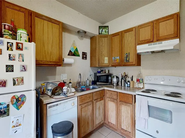 1209 Georgia St — Photo 5