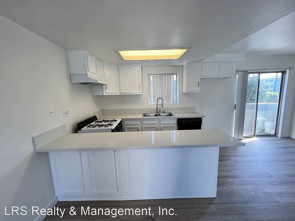 1st image of 13905 1/2 Burbank Blvd #11641805