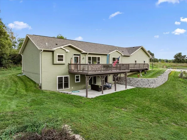 N1098 St Johns WAY, Oconomowoc, WI 53066