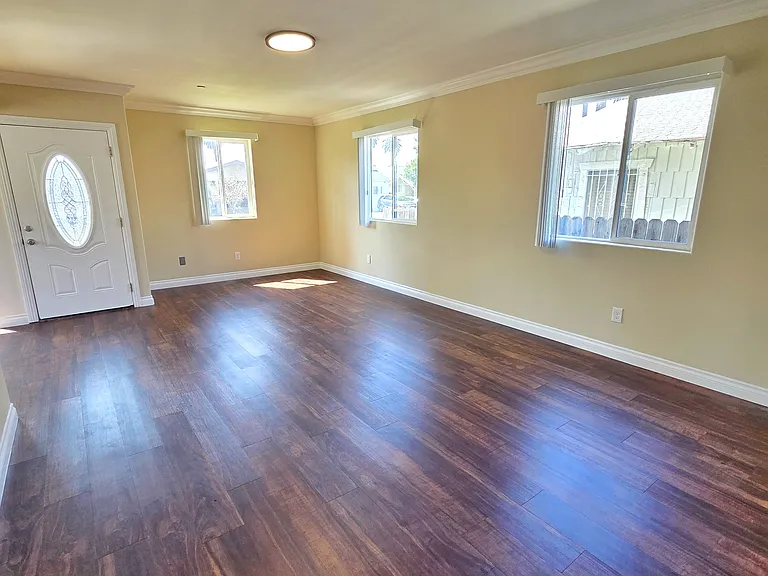1719 W 39th Pl — Photo 12