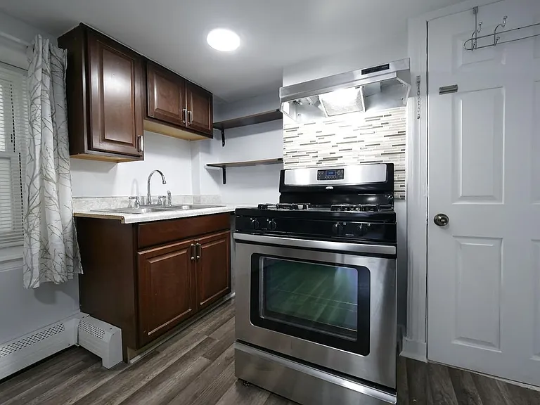 3250 N Albany Ave #G — Photo 7