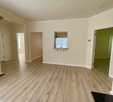 4th image of 17 Cady Ct