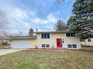 1916 Lincoln Ln, Brookings, SD 57006