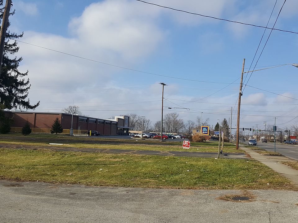 2nd image of 3859 Mann Rd