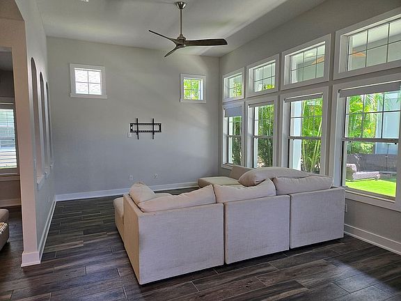 5th image of 308 Winterside Dr