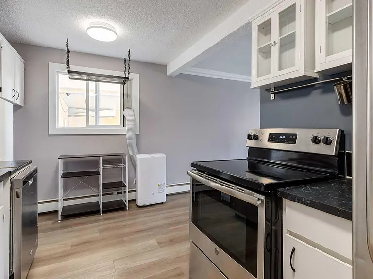 1817 N 11th Ave SW #202 — Photo 4