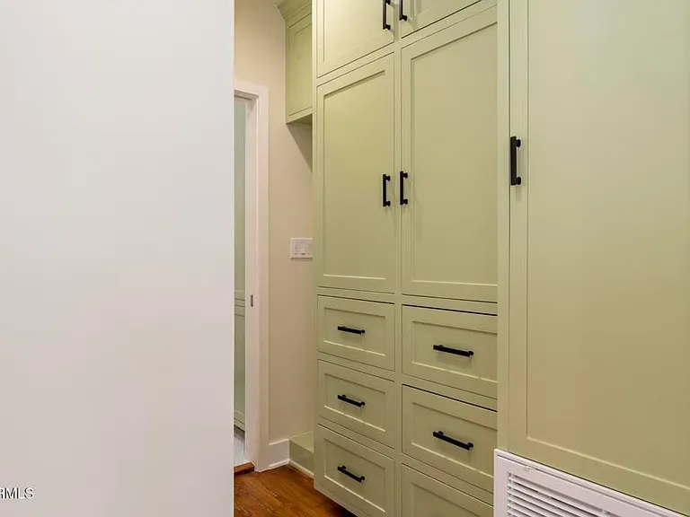 520 S Los Robles Ave #4 — Photo 24