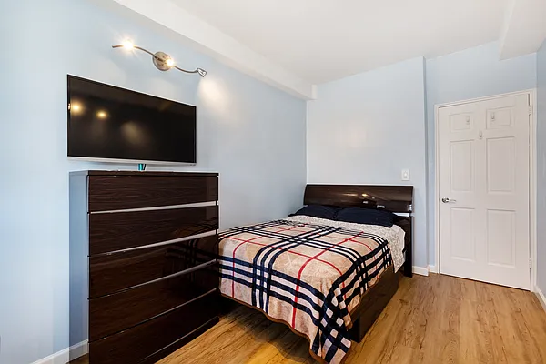 Sold by Keller Williams Realty Landmark | media 32