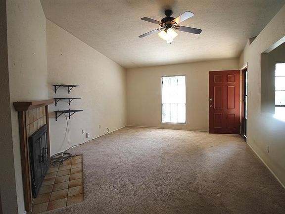 4th image of 2609 Underwood Ln