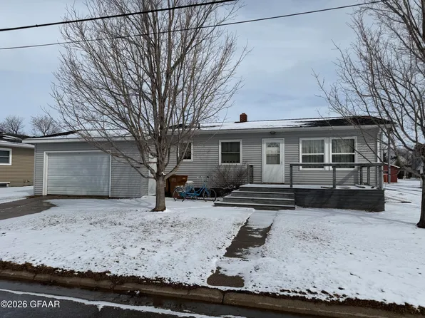 307 5th Ave, Northwood, ND 58267