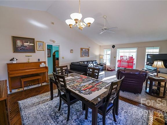 3rd image of 1502 Wellington Hills Cir